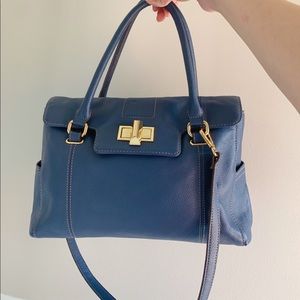 Ladies handbag with gold hardware 🔥